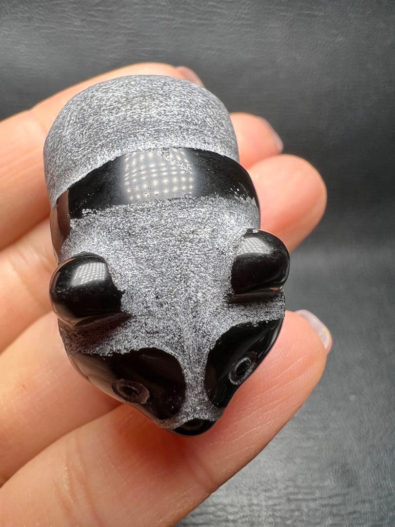 0115166 天然黒曜石パンダ置き物、23.1＊39.3ミリ