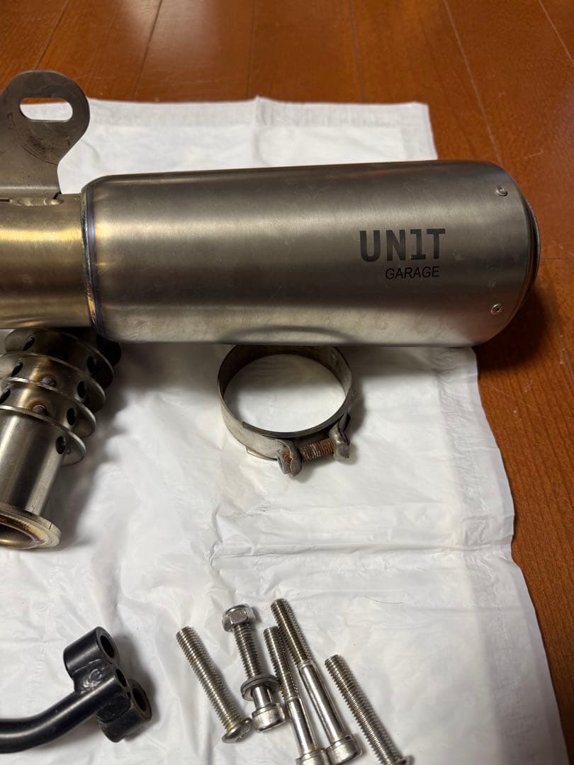  RnineTスクランブラー用スリップオンマフラー unitgarage