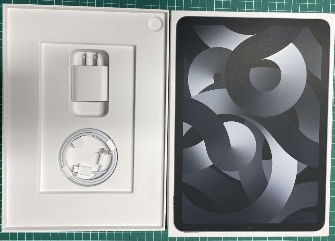 iPad Air5 Wi-Fiモデル256GB スペースグレイキーボードカバー付