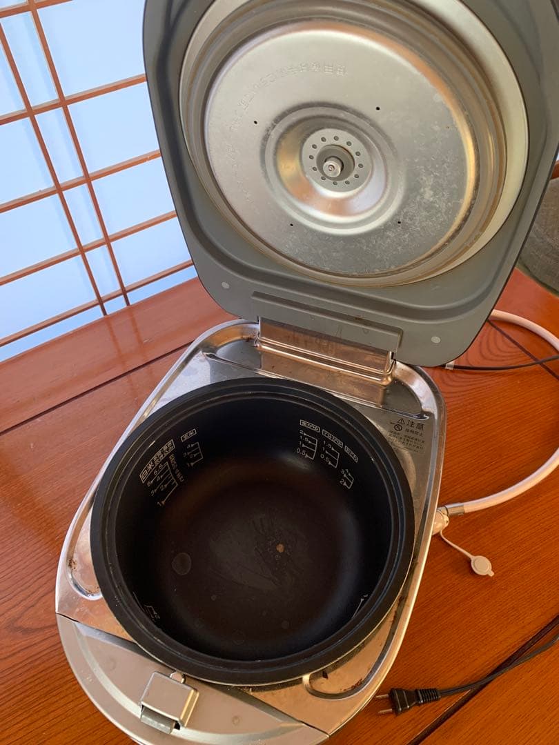 ガス釜　黒の炊飯器、内釜付きLPガス