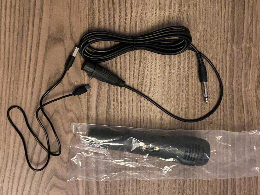 スピーカー　マイク　カラオケ 拡声器　RGB LIGHT SPEAKER