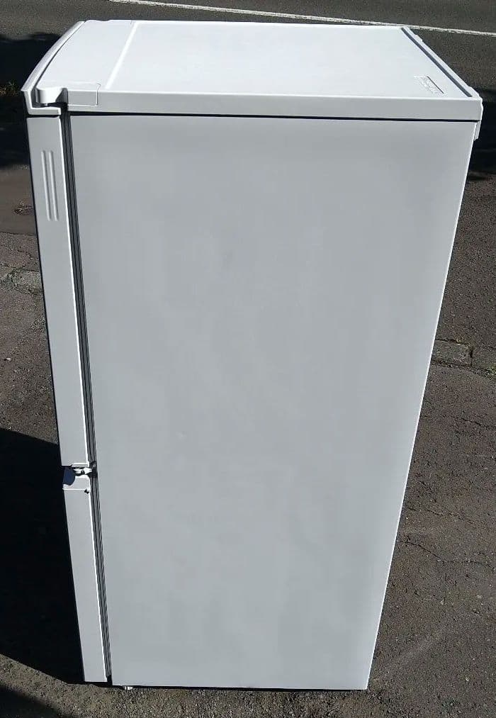 ホワイト 2ドア冷蔵庫 シャープ SJ-D15J W 2023年製