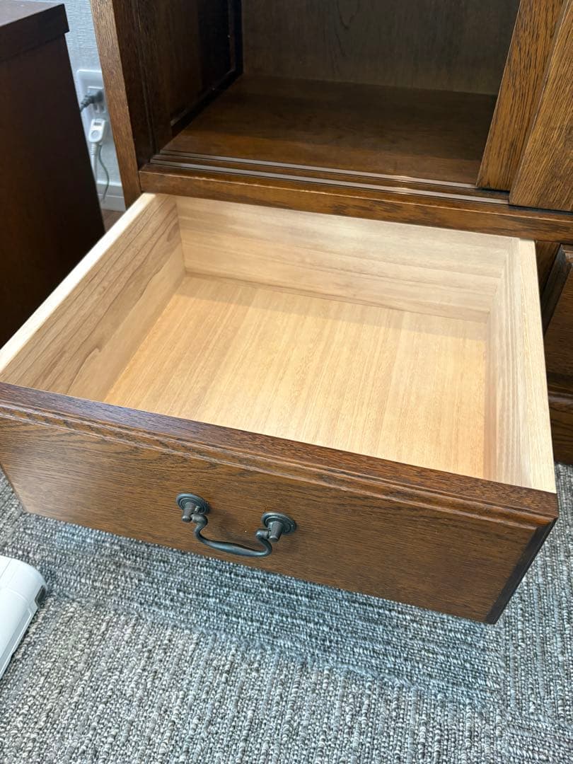 お値下げしました　葉山家具　ガラス引き戸書棚　クラッシックシリーズ