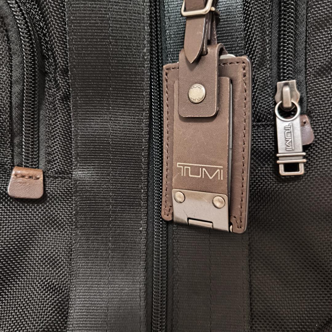 TOMI　トゥミ　ボディバック