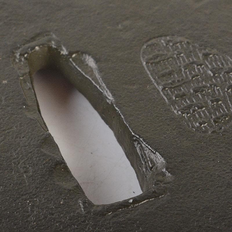 武具　刀装具　古鉄　達磨図　鍔　在銘　N　6409