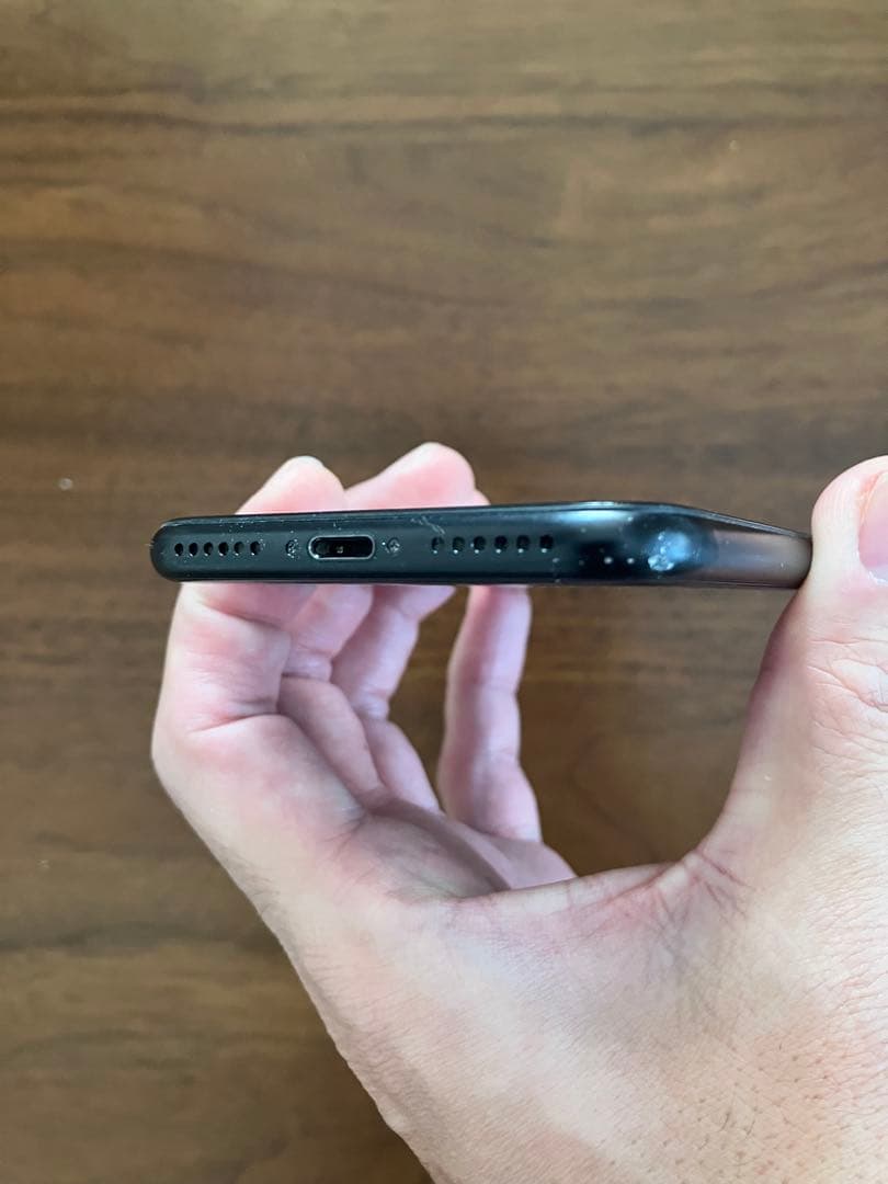 アップル　iPhone SE BLACK 128GB 第2世代