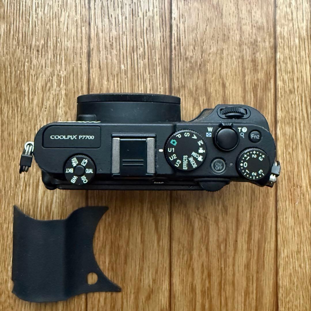 Nikon Coolpix P7700 動作確認済み ラバー剥がれ