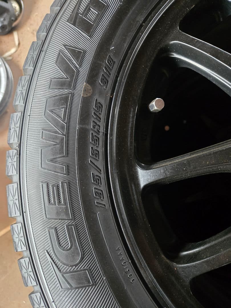 スタッドレスタイヤホイールセット195ー65ー15中古品5部山