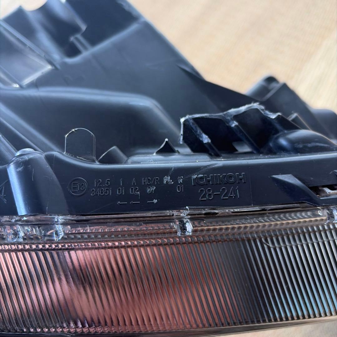 トヨタ エスクァイア ZWR80G 右ヘッドライト ジャンク品 28-241