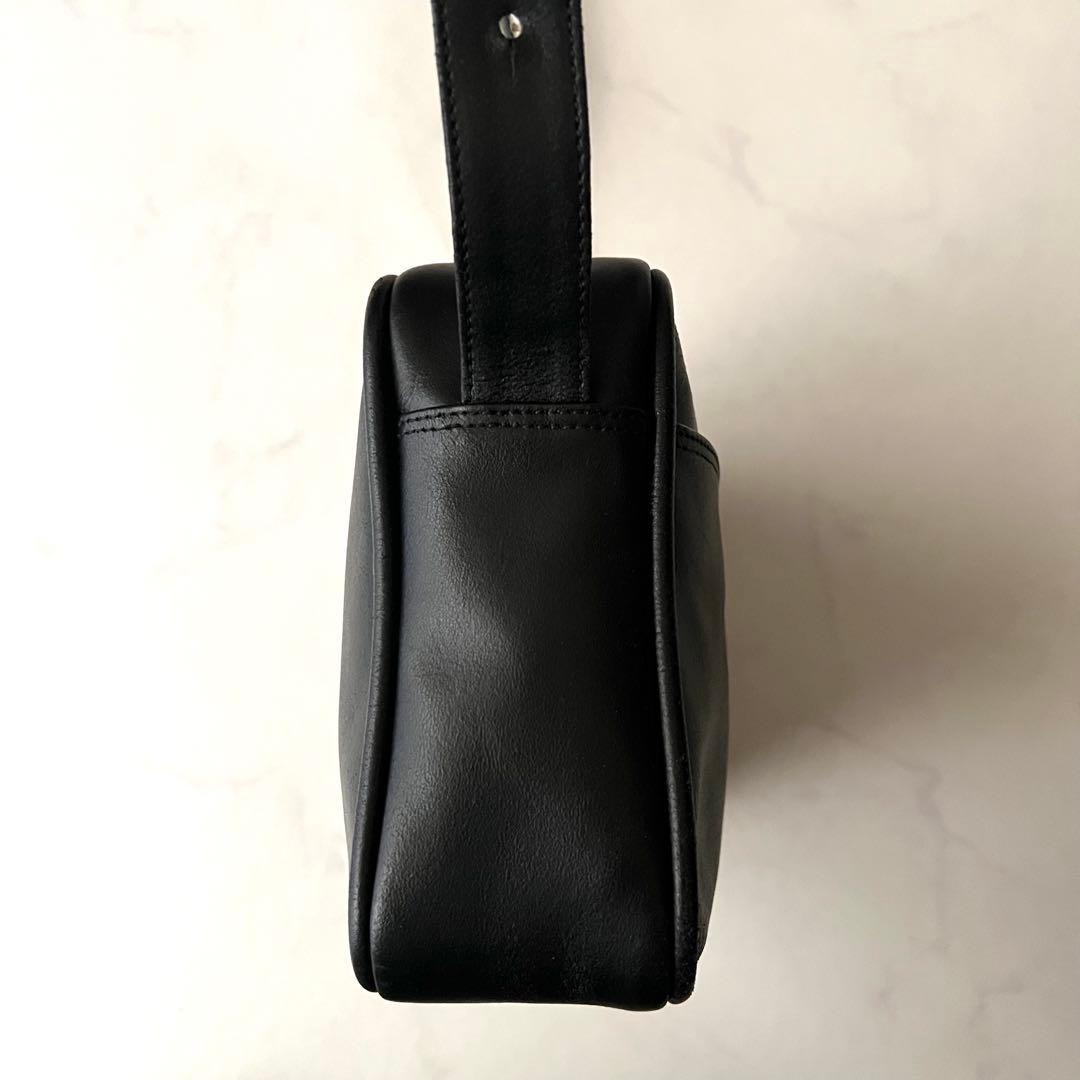 GIVENCHY 4Gロゴ ショルダーバッグ レザー 黒 パンチング