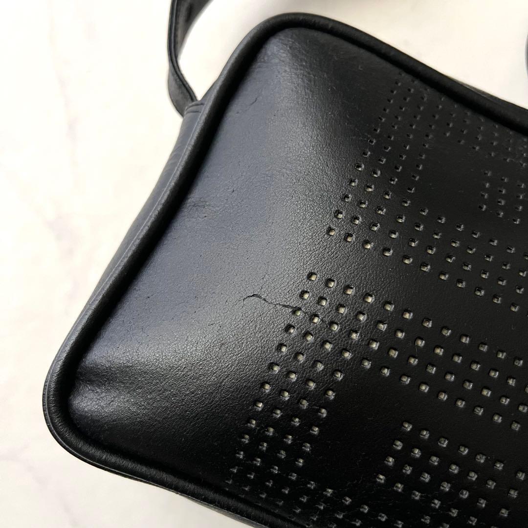 GIVENCHY 4Gロゴ ショルダーバッグ レザー 黒 パンチング