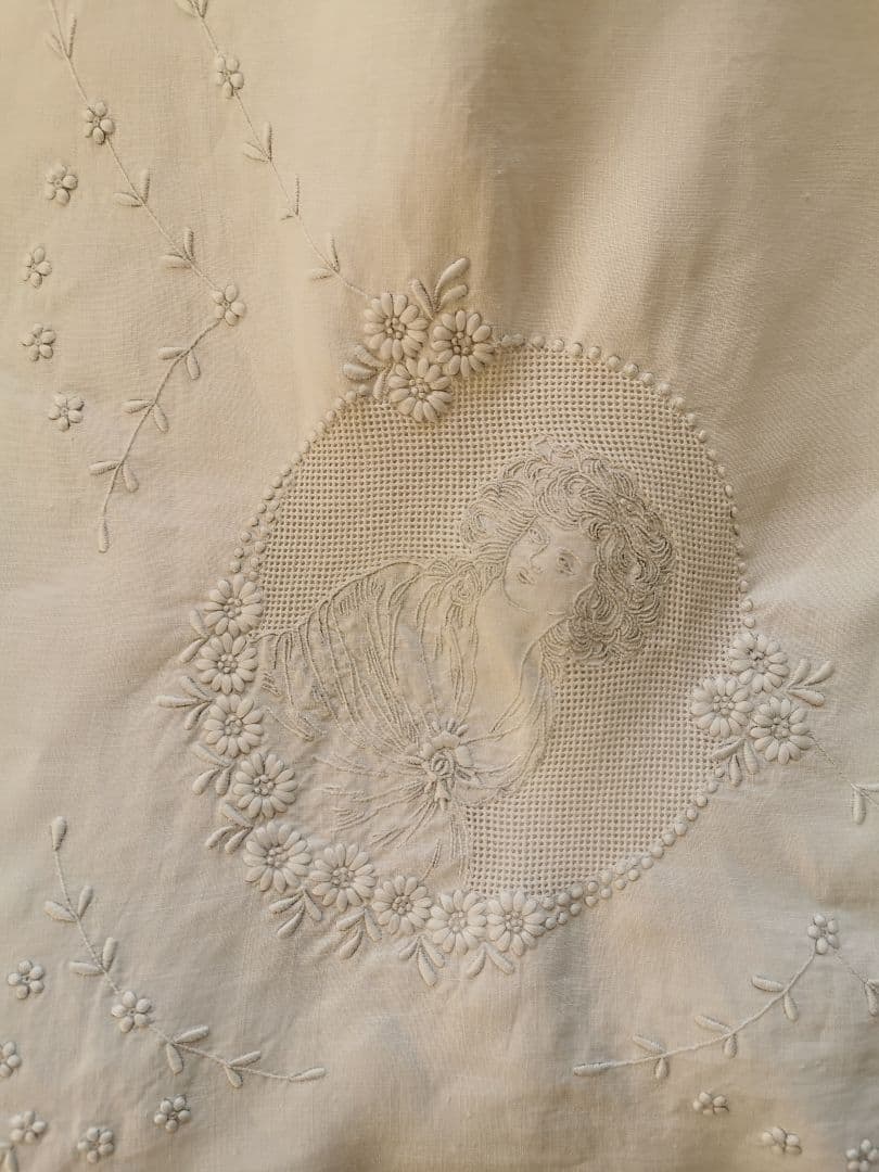 アンティークスイス アペンツェル刺繍 貴婦人達と小花ガーランドのクロス 美術館級