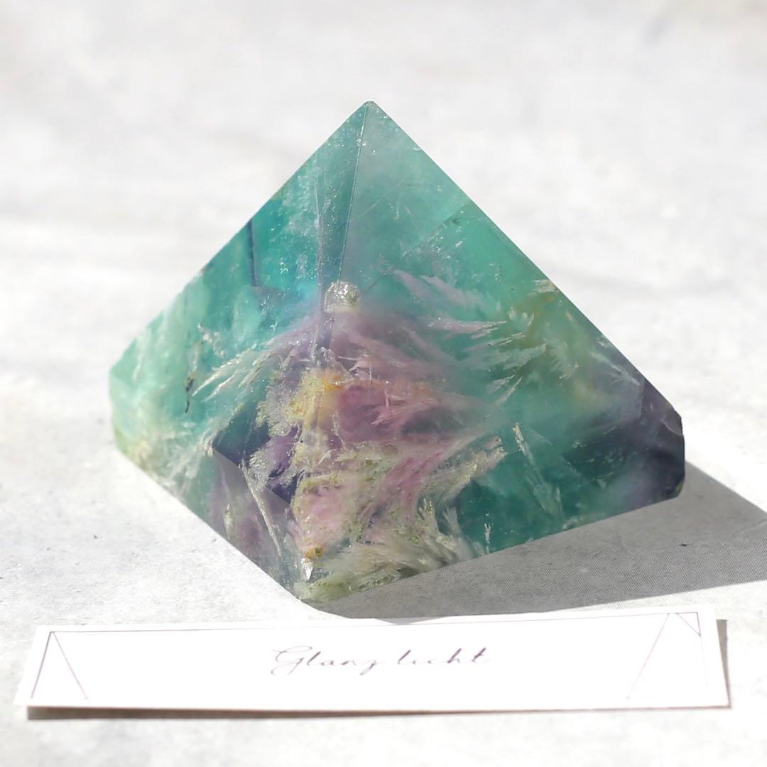 エンジェルフェザーフローライト ピラミッド型 天然石 蛍石 希少 鉱物