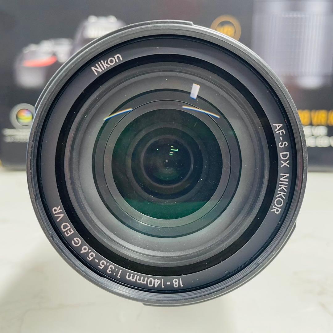 Nikon  D5600 18-140 VR レンズキット ショット数1,684