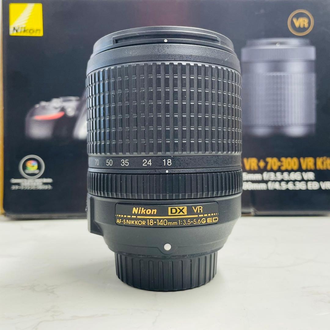 Nikon  D5600 18-140 VR レンズキット ショット数1,684