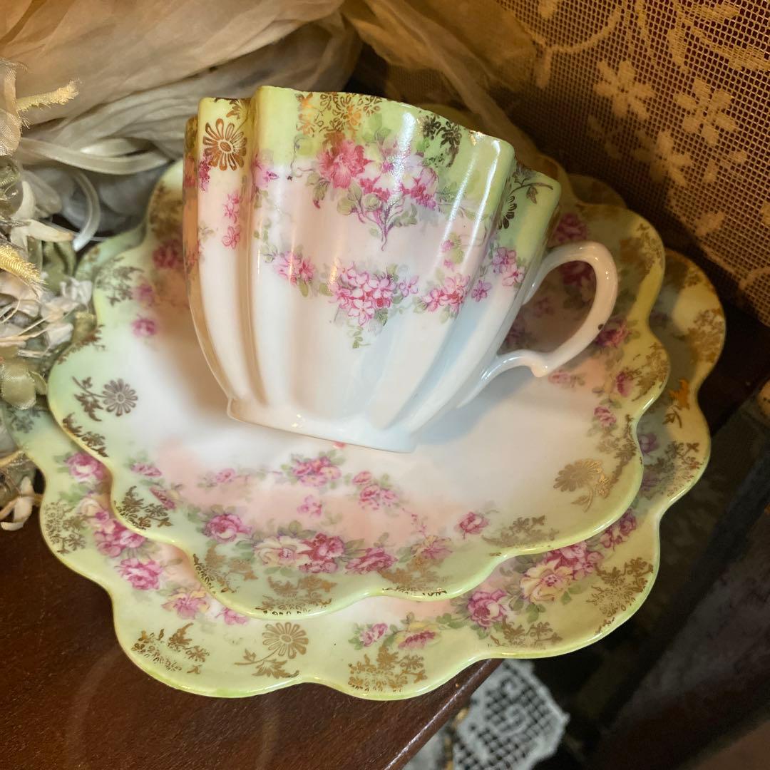 英国アンティークカップトリオ