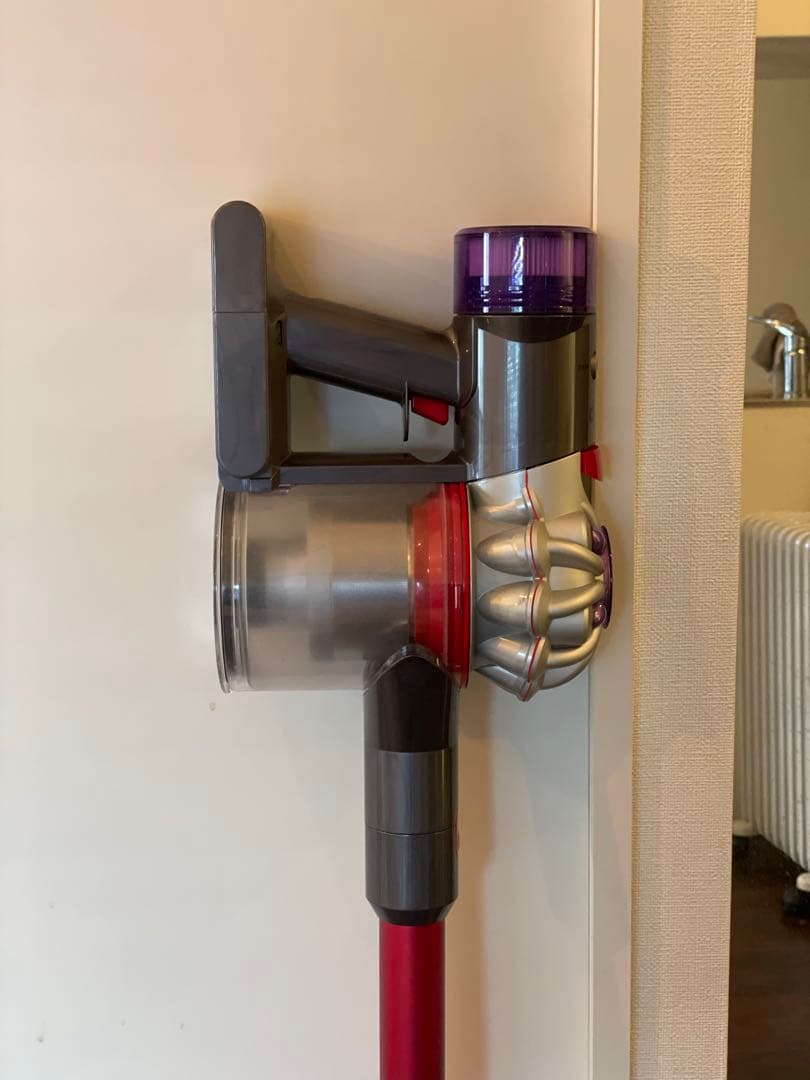 そ*う様 【美品・国内正規品】ダイソン コードレス掃除機｜ Dyson V8｜付