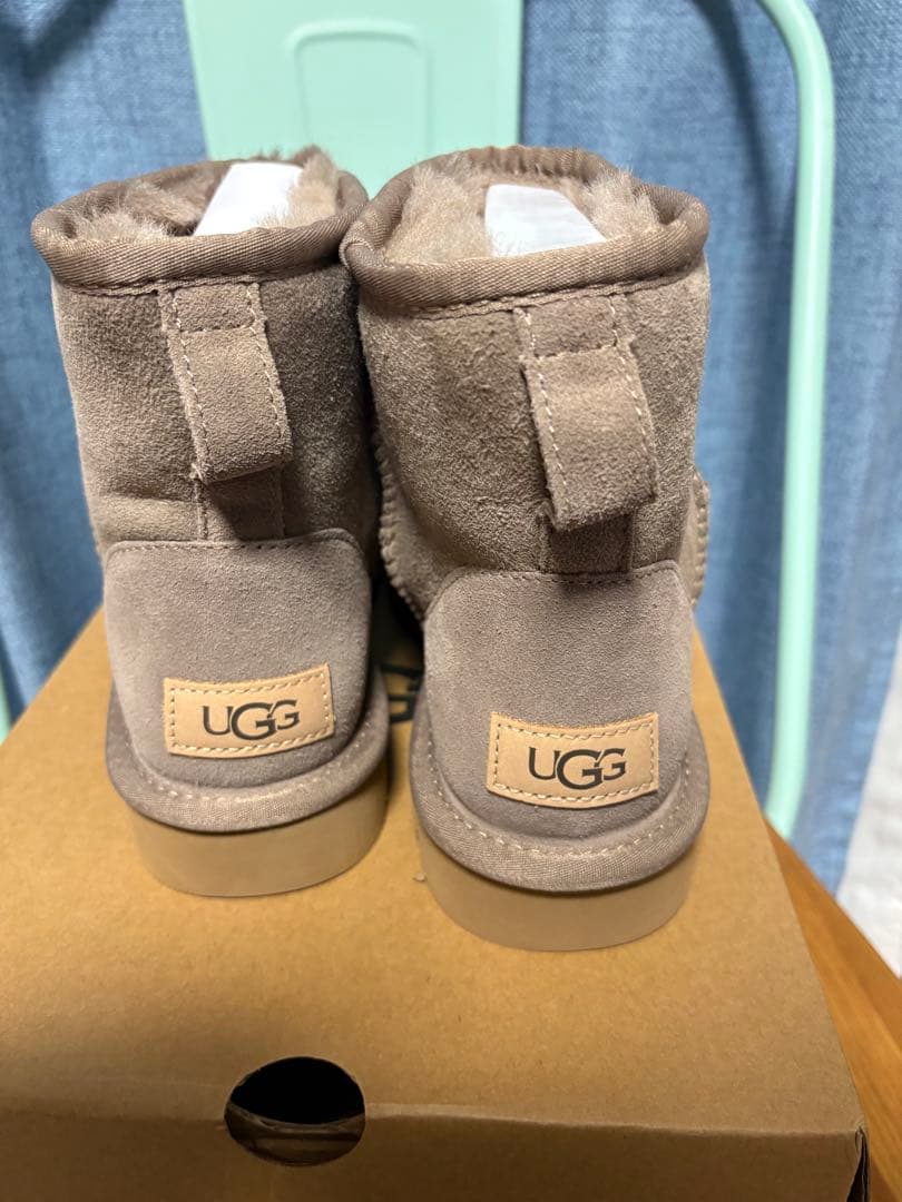 (新品・未使用) UGG ブーツ　Classic Mini II サイズ8