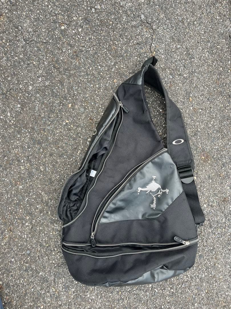 OAKLEY archive ワンショルダーバック y2k スカルロゴ ギミック