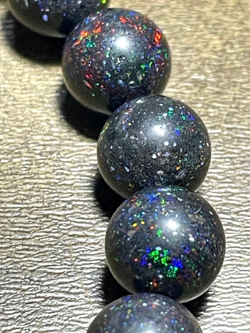 【新入荷】超高品質　ブラックマトリックスオパールブレス8.5㎜（新品未使用）虹色