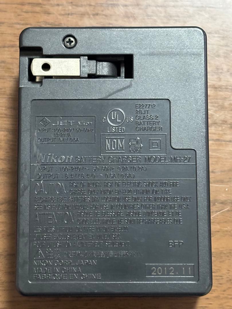 ミラーレス一眼 Nikon1 J3 標準ズームレンズ　ジャンク品