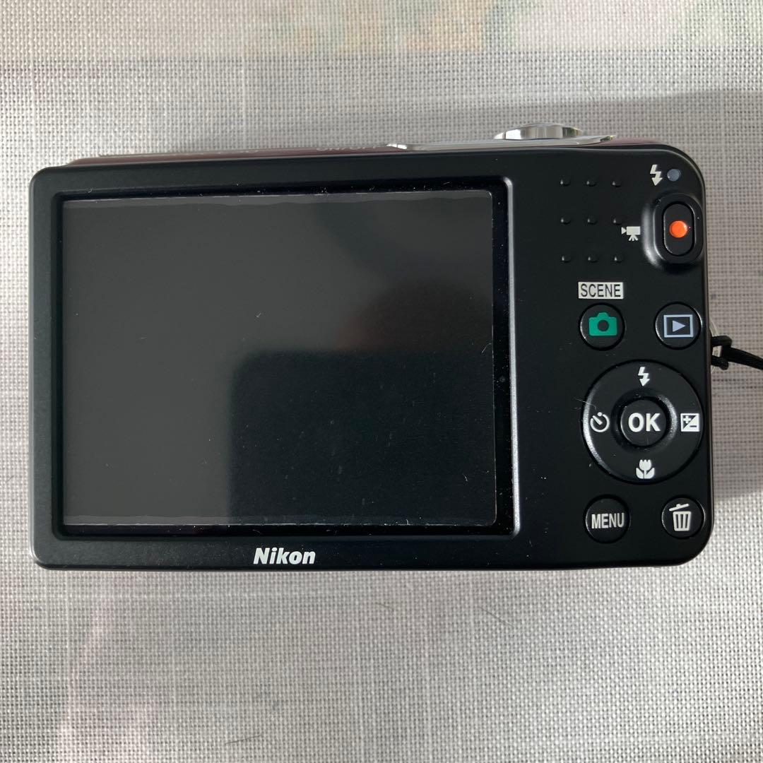 Nikon COOLPIX 赤 5倍光学ズーム