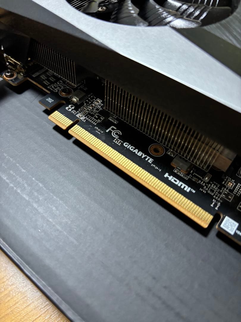 中古品　GIGABYTE Radeon RX 7600 8GB