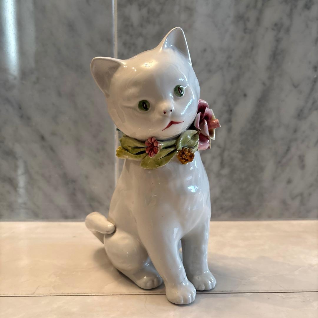 イタリアヴィンテージ手描きの瞳や首輪のお花が芸術的な白猫ちゃんの陶器