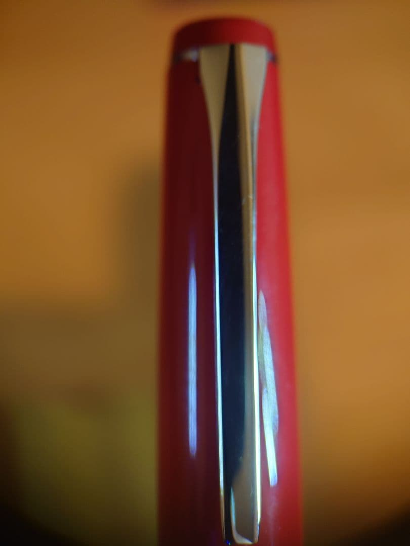 廃盤色 PILOT 万年筆 エラボー 樹脂軸 赤 ペン先14K 字幅SM 中軟字