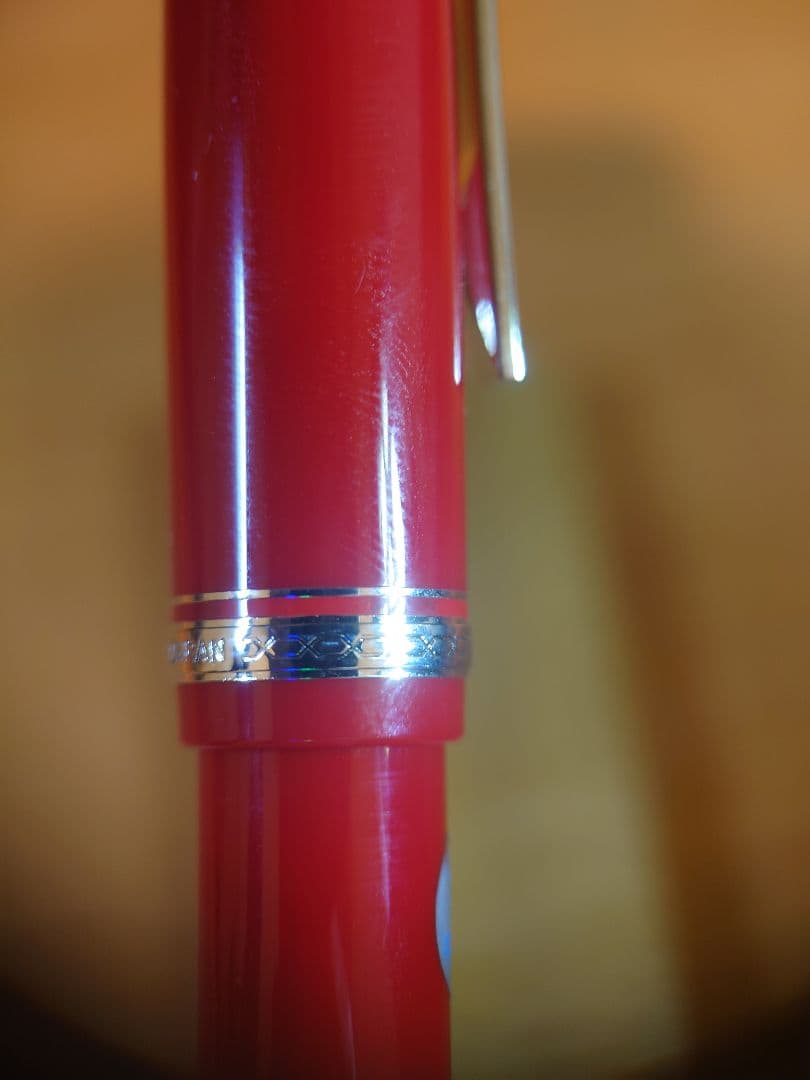 廃盤色 PILOT 万年筆 エラボー 樹脂軸 赤 ペン先14K 字幅SM 中軟字