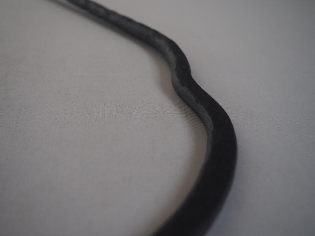 3代高木治郎兵衛造『鉄木瓜形釜釣』（共箱）