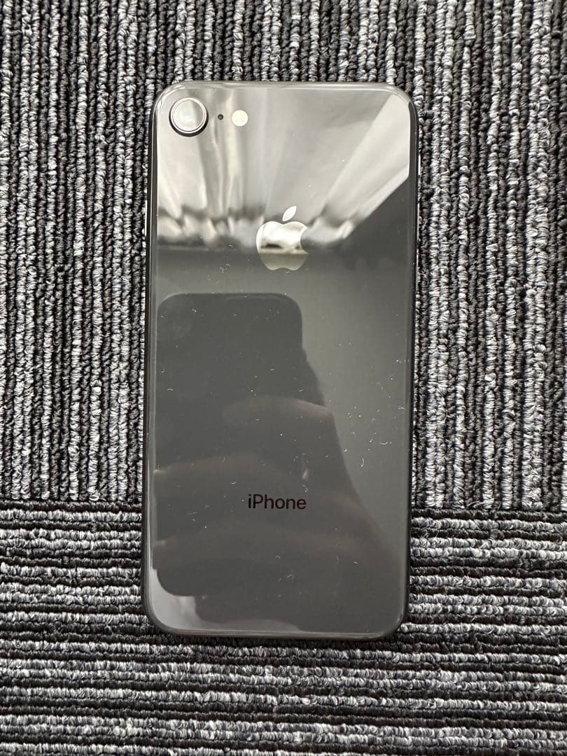 iPhone8 本体 ④