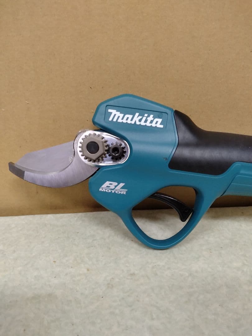 ★マキタ充電式剪定ハサミUP180DZK