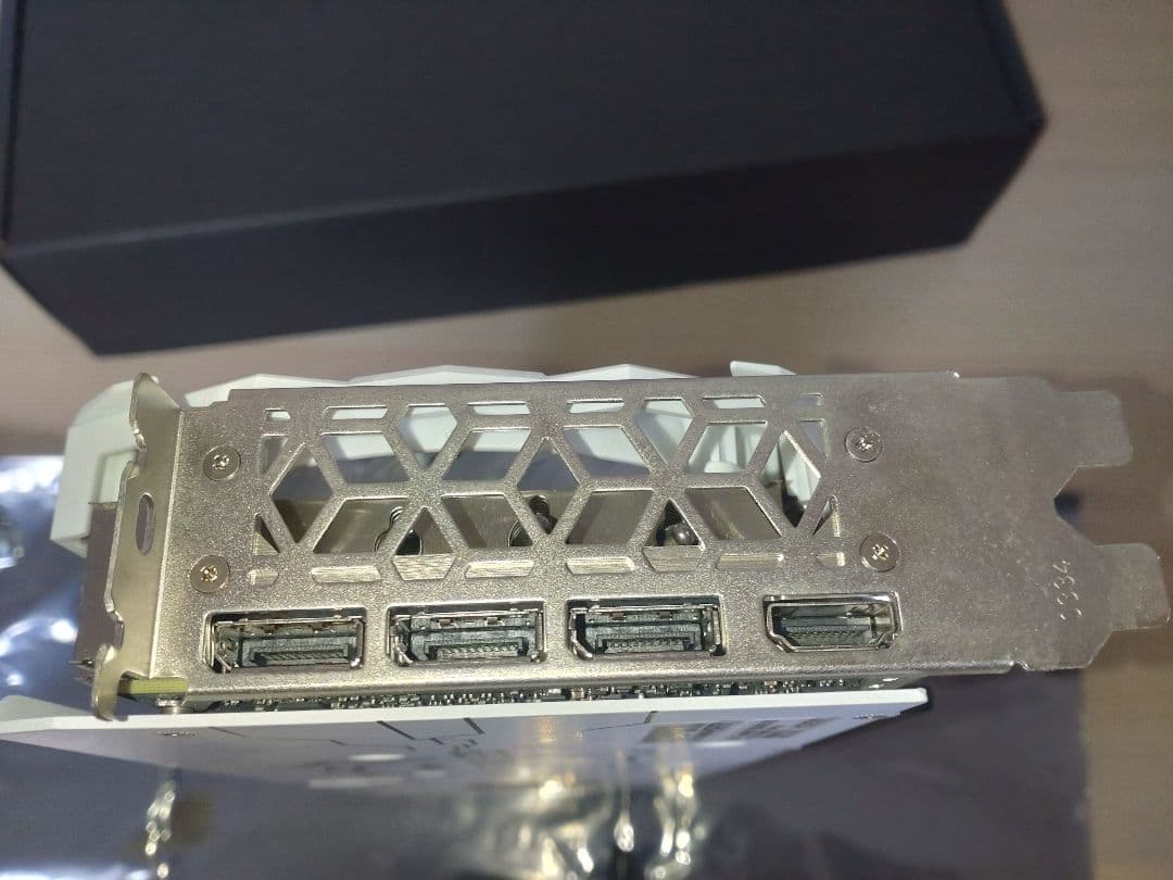 玄人志向 GeForce RTX 4070 搭載 グラフィックボード　白