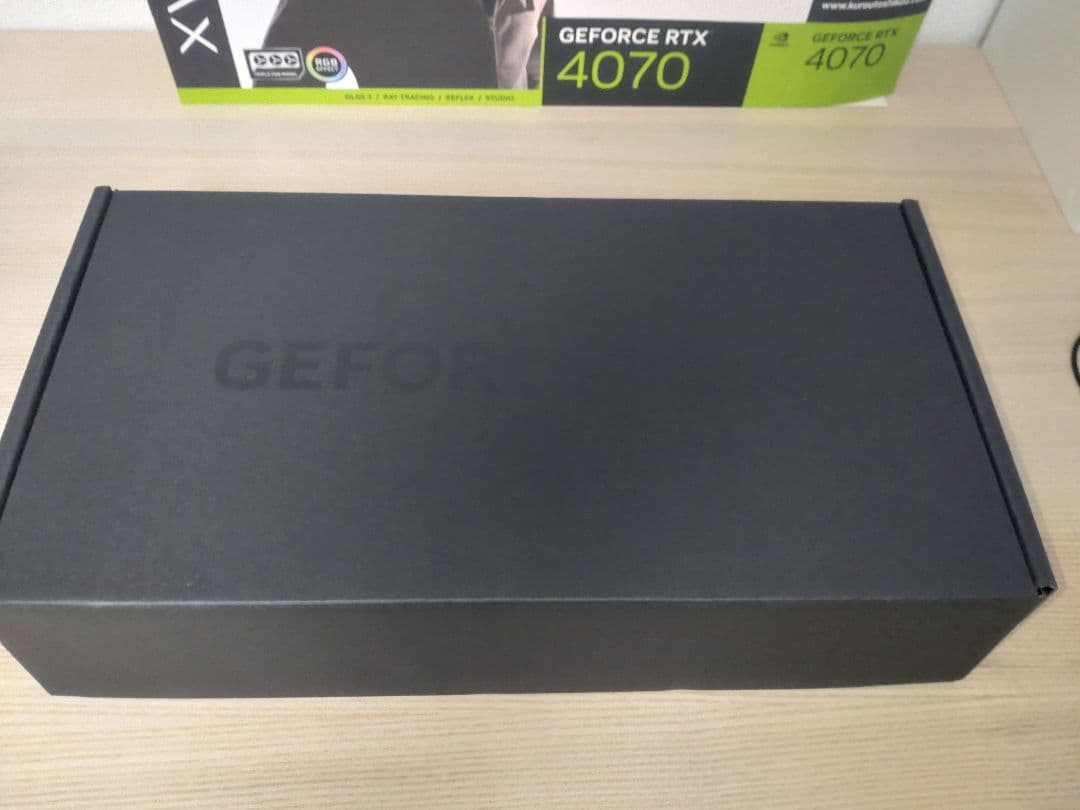 玄人志向 GeForce RTX 4070 搭載 グラフィックボード　白