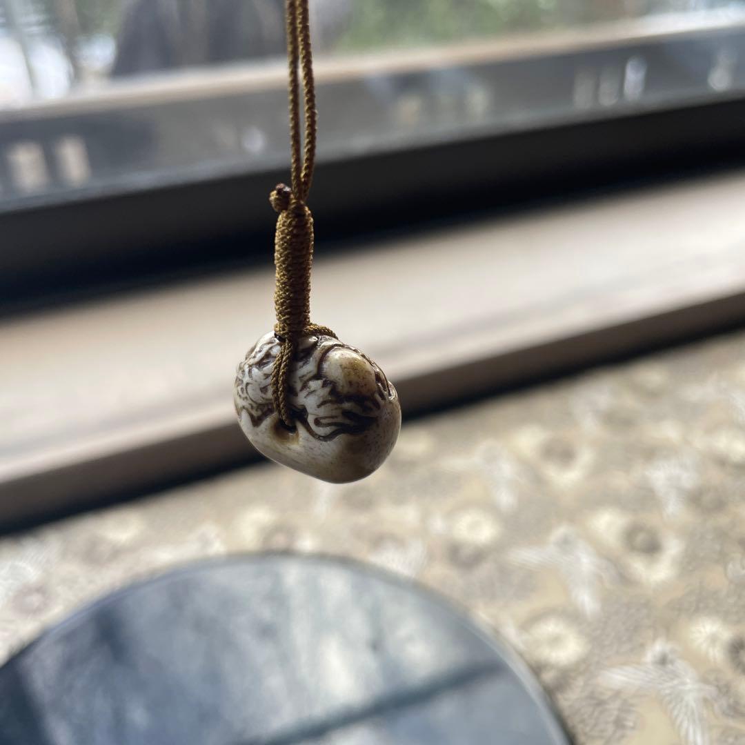 提げ物　緒締　玉龍　鹿角？