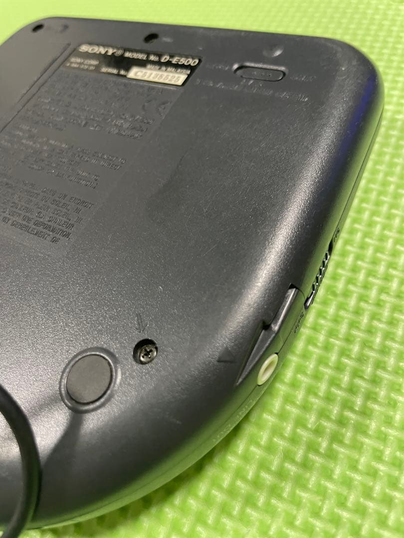 CD ウォークマン　音楽　流れる　SONY