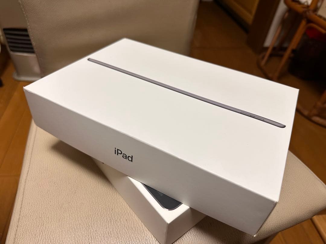 iPad スペースグレー 本体 (第8世代)32GB
