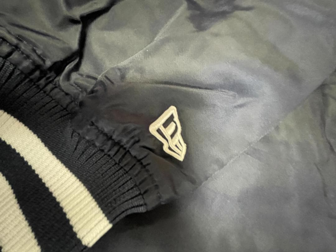 とるみ送料無料/新品未使用　MLB　 LAドジャース ジャケットXL