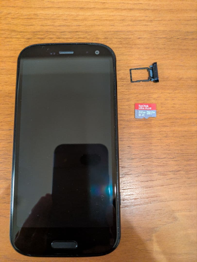 【美品】f52b らくらくスマートフォン ネイビー メモリ、充電器付き