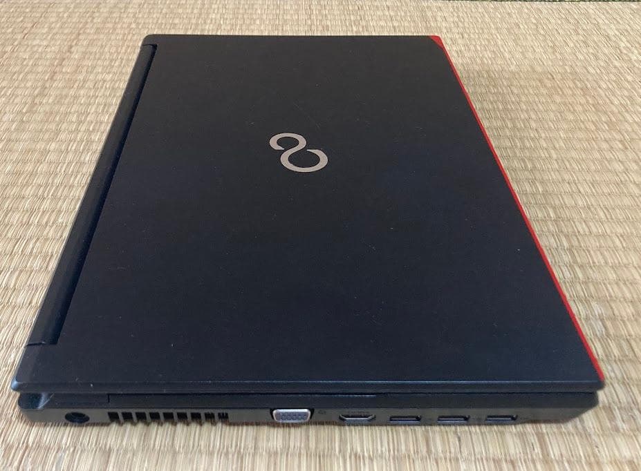 良品 LIFEBOOK (15.6型、8GB、SSD256GB、Win11)