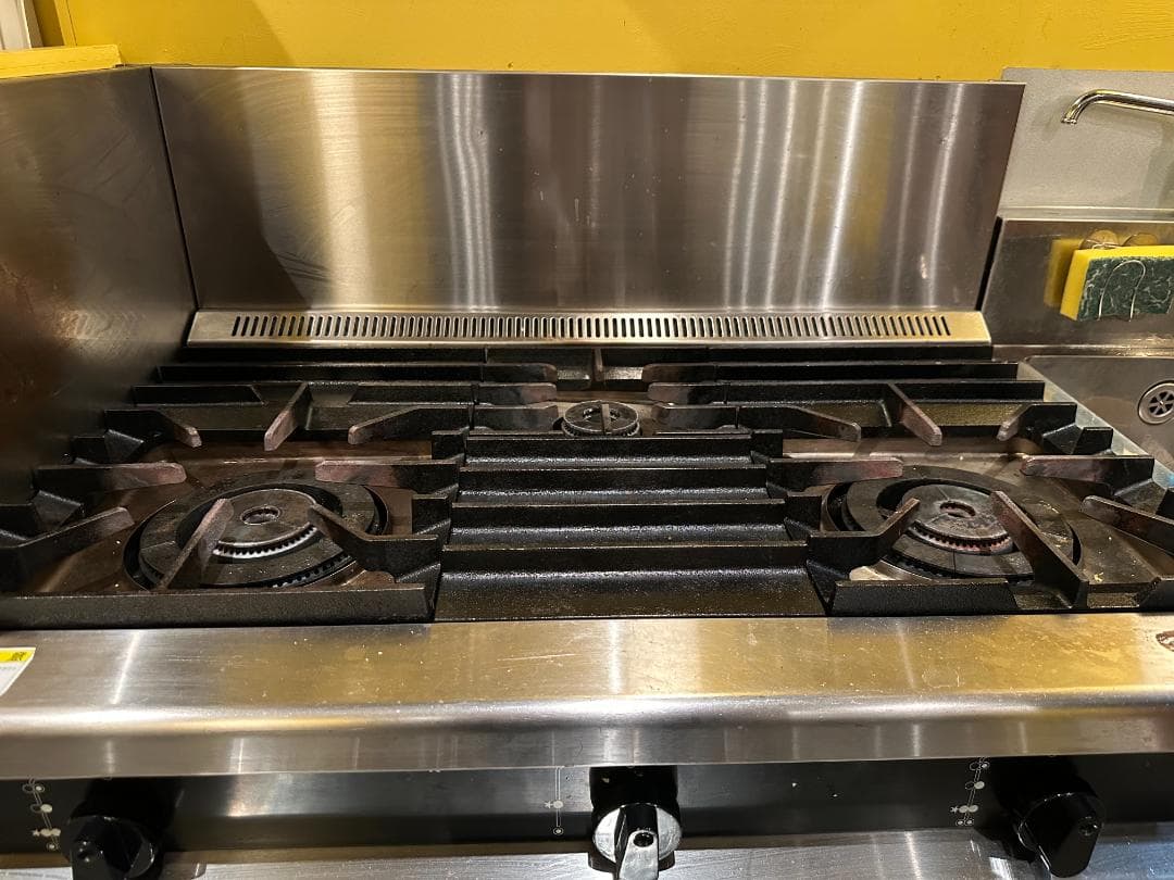 【52様】ガスレンジ3口（防熱板付き）