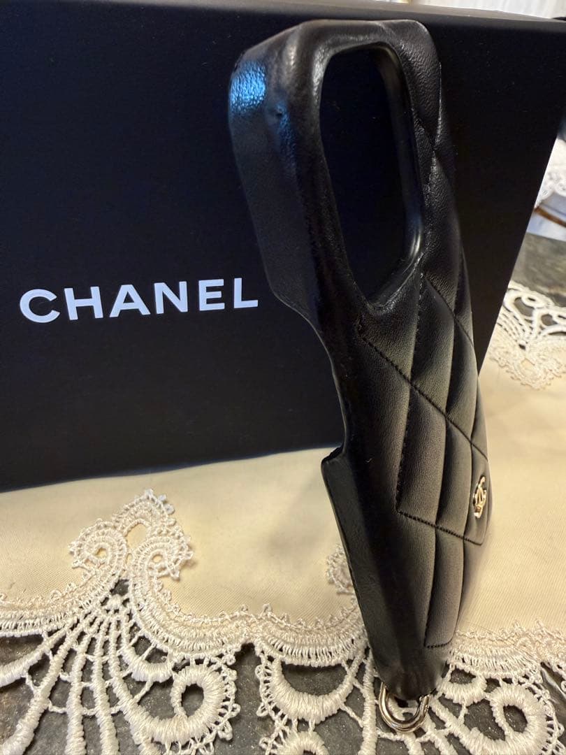 CHANEL ブラックレザー iPhoneケース　 14pro