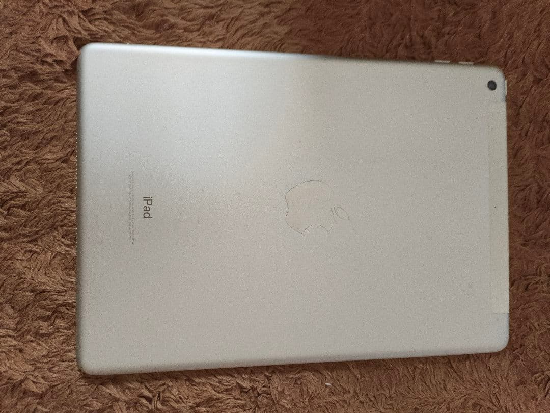 iPad 第6世代 セルラー+WiFi 9.7インチ シルバー 本体+純正充電器