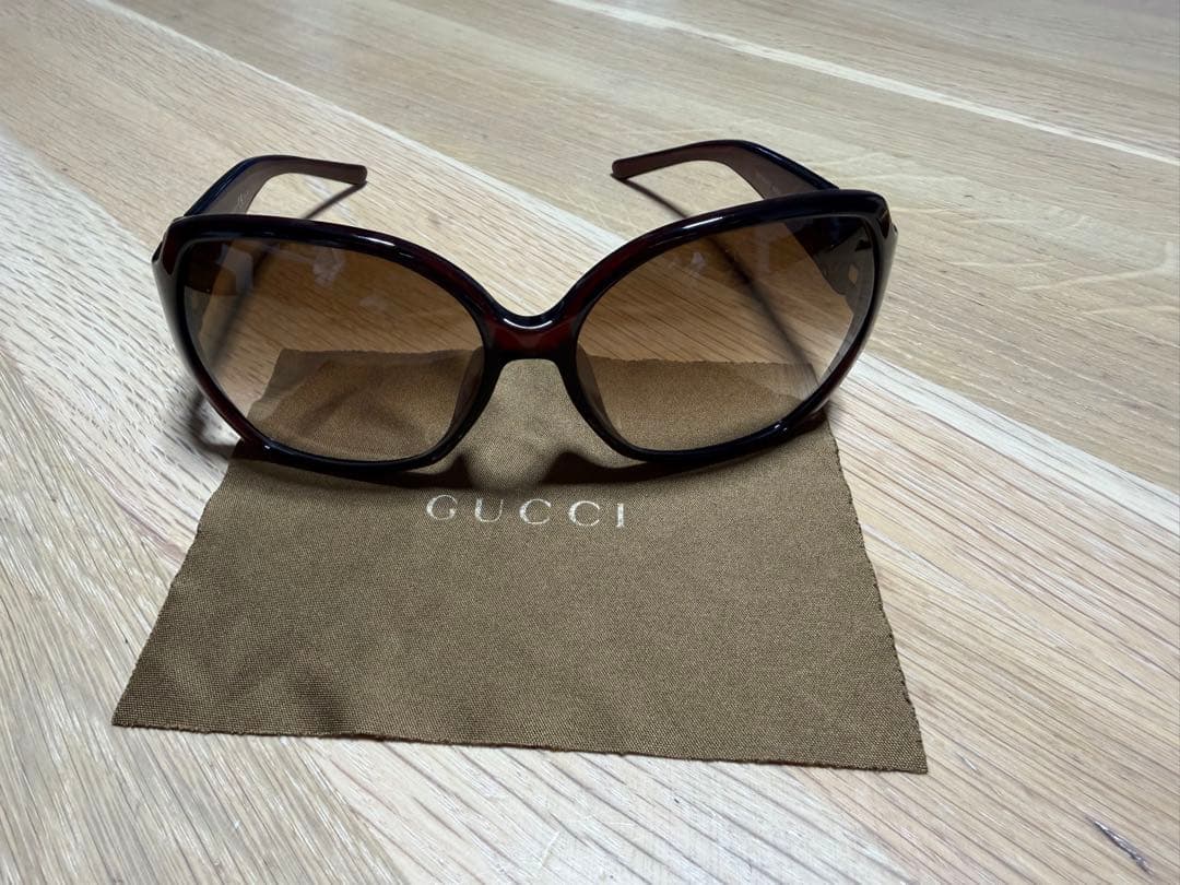 GUCCI ダークレッド ラウンド型サングラス