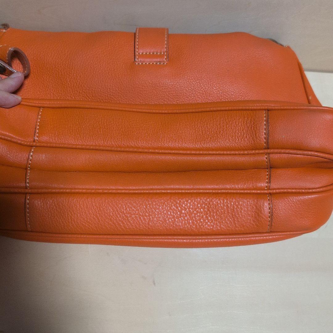 土屋鞄　牛革ショルダーバッグ 「フォンダ」シリーズ