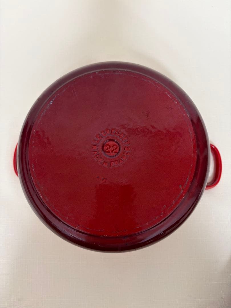 Le Creuset 赤い鋳鉄鍋 22cm