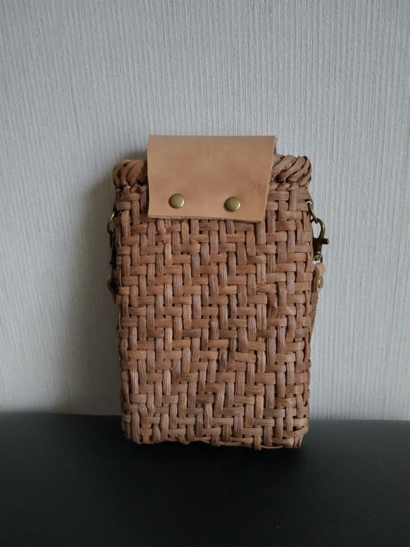 山葡萄のポシェット。スマホ入れ