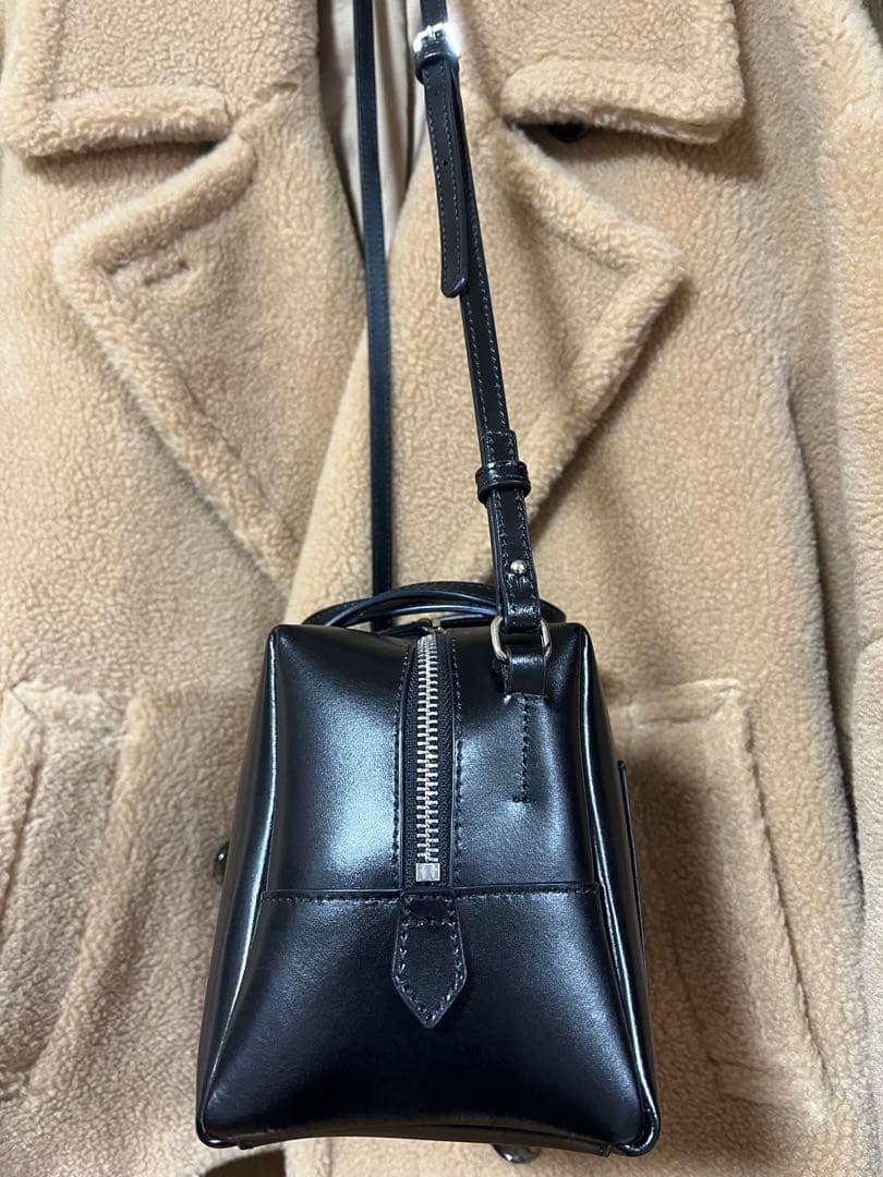 YAHKI ブラック ソフトボストン型ショルダーバッグ