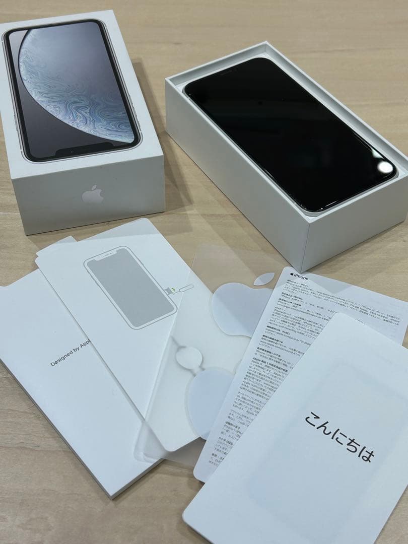 iPhone XR / white / 256GB / SIMロックなし